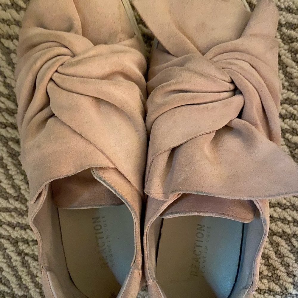 Platform tennis shoes